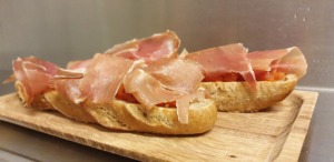 L'Alchimie, bar à Orléans : dégustation tartine jambon de Bayonne